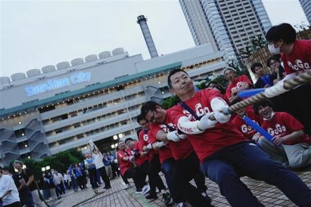 令和のオフィスに求められる“つながり”を“綱引き”で感