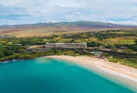 ハワイ島で象徴的な存在感を誇る「マウナ ケア ビーチ ハワイ島で象徴的な存在感を誇る「マウナ ケア ビーチ