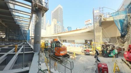 ６月１０日、新宿駅前に　新宿駅西口の”いま”と“未来”
