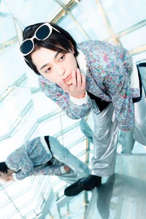佐奈宏紀、1st写真集『夢中』の発売記念イベント追加