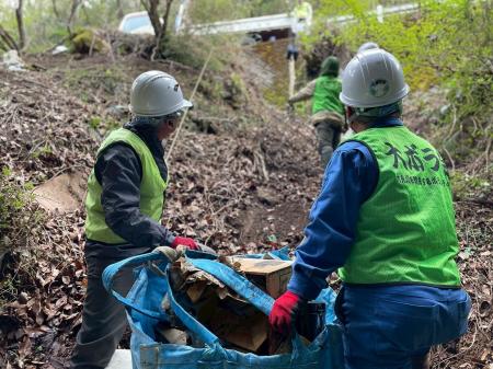 海を守るために山へ。不法投棄や蓄積ごみに向き合う清
