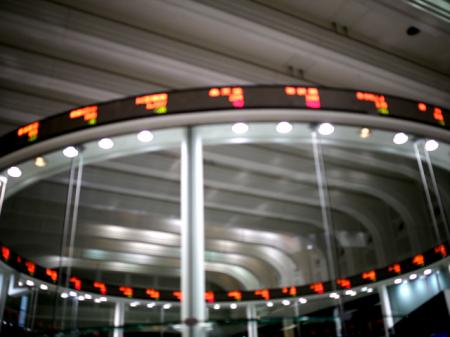 14日の日経平均株価は、前日比618円06銭安の6万2,6...