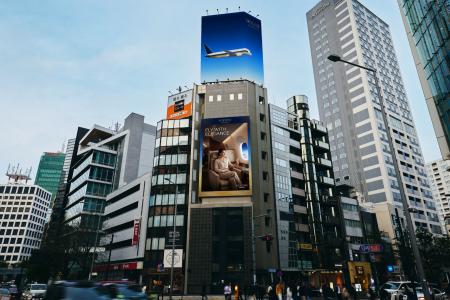 南青山3丁目に屋外広告メディア「CITY VISION AOYAMA