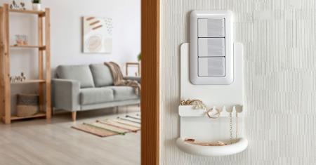 ビス・工具・テープ一切不要の壁面収納「Pocketcutf-8