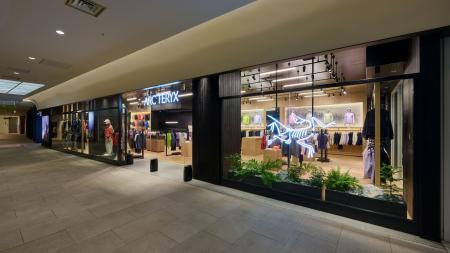 ゆとりある店内と拡充された製品展開で、より快適なシ