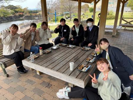 【山口・あさひ製菓】新入社員9名が「母の日」など初