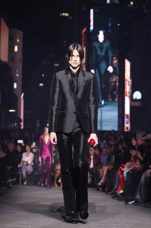 【GUCCI】ニューヨーク タイムズスクエアにて、2027 