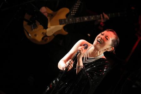 “音楽”は表現者・夏木マリの原点 8年目のブルーノー “音楽”は表現者・夏木マリの原点 8年目のブルーノー