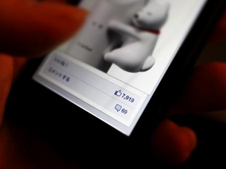 銀行、通信、テレビ各社の決算では、スマホ中心の...