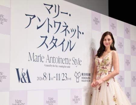 中条あやみさん、展覧会「マリー・アントワネット・ス