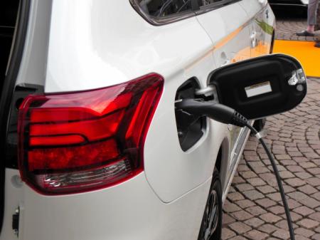 自動車部品各社の決算では、EV市場の成長鈍化や中...