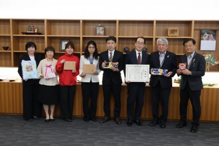 小山市より「食品の寄贈に関する連携協定」に基づく活 小山市より「食品の寄贈に関する連携協定」に基づく活