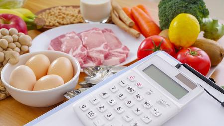 直近1年間の外食頻度は月に1回以上が62％　家計に占め