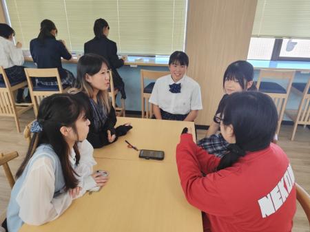 白梅学園キャンパスの食堂と大学・短期大学図書utf-8 白梅学園キャンパスの食堂と大学・短期大学図書utf-8