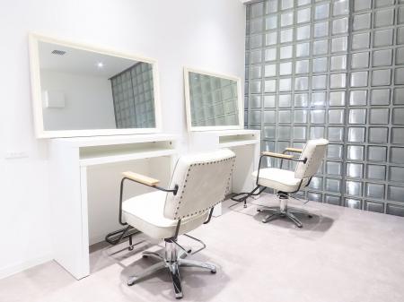 【新宿三丁目駅直結】現役プロヘアメイクが手掛けるヘ