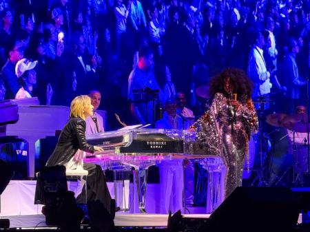 YOSHIKI、ダイアナ・ロス公演でサプライズ共演　名曲