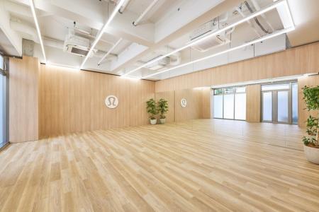 lululemon、東京・神宮前のHarajuku Pop-up Storeでヨ lululemon、東京・神宮前のHarajuku Pop-up Storeでヨ