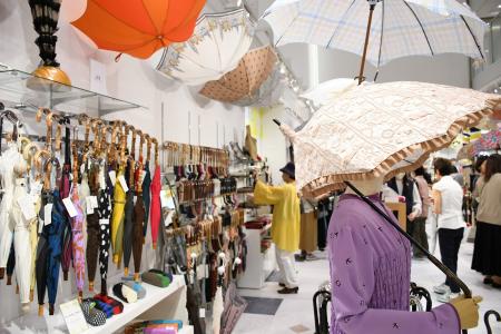 松屋銀座に約3,000本の傘が一堂に集結 初夏の名物催 松屋銀座に約3,000本の傘が一堂に集結 初夏の名物催