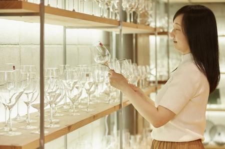 「世界基準のグラス2,000種」でお酒の“味パ”を比較体