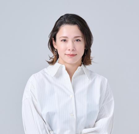 出口クリスタ、株式会社UPホールディングスとパートナ