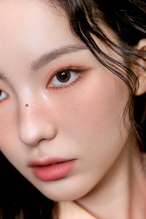 きらめくシフォン×とけこむカシミヤ※1。ぴたっと色づ きらめくシフォン×とけこむカシミヤ※1。ぴたっと色づ