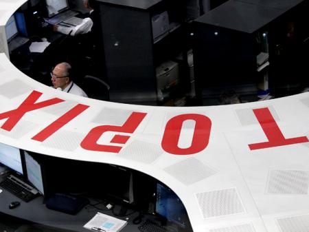 日経平均株価は前場で反落し、6万4,000円台へ。史...