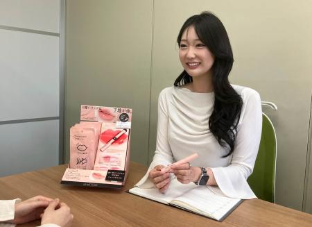 企画者は入社1年目。赤み抑える唇用下地、販売数量計