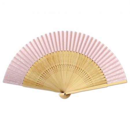 猛暑の夏、美意識の先にある「扇子」への回帰。世界が