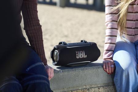 JBL独自の「AI Sound Boost」とIP68準拠の防塵防水性 JBL独自の「AI Sound Boost」とIP68準拠の防塵防水性