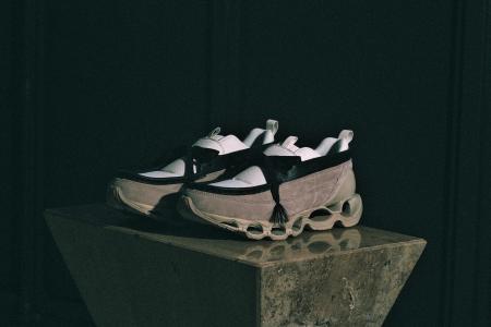 特別仕様の「WAVE PROPHECY MOC」がLVMH メティエ ダ