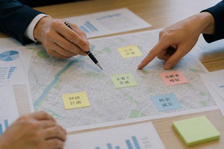 人口や財政、福祉、防災など複数の政策課題を地図...