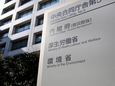 厚生労働省が進める「外国人雇用啓発月間」は、人...