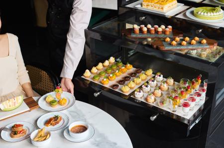 「La Jyho Terrace」にてデザートワゴンでプレミアム
