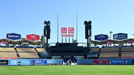 ドジャースとユニクロ、ロサンゼルス地域社会に貢献す