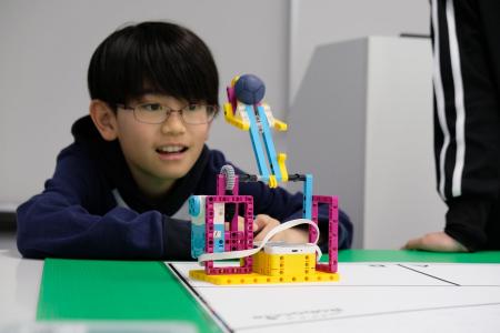 次世代STEAM教育の場としてボッチャ×ロボットプログラ 次世代STEAM教育の場としてボッチャ×ロボットプログラ