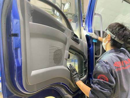 「表面だけでなく“隙間”まで」|栗山自動車工業、“外 「表面だけでなく“隙間”まで」|栗山自動車工業、“外