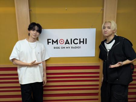 THE RAMPAGEの吉野北人、鈴木昴秀がFM AICHIのスタジ THE RAMPAGEの吉野北人、鈴木昴秀がFM AICHIのスタジ