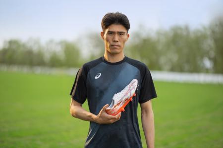 冨安健洋選手のプレーを支えるサッカー用スパイクシュ