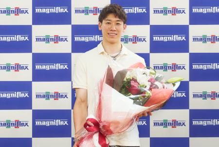 石川祐希選手がマニフレックス本社を訪問 石川祐希選手がマニフレックス本社を訪問
