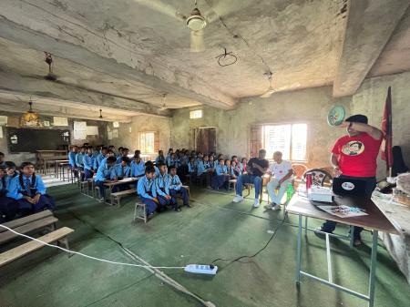 対馬西部中学校の海洋プラスチック教材がネパールの教 対馬西部中学校の海洋プラスチック教材がネパールの教