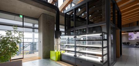 「空気からCO2を回収して使う」建物へ
