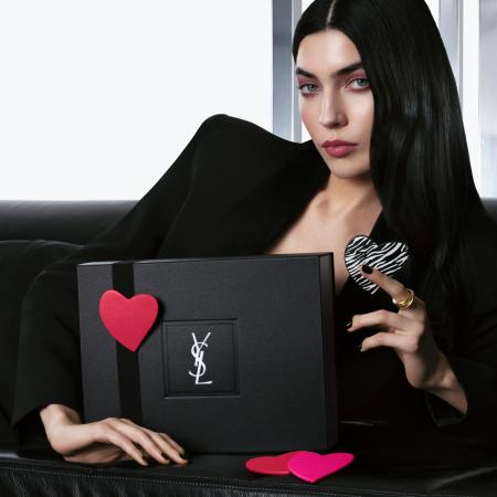 YSL BEAUTYの人気ギフトラッピングがアップデート。　