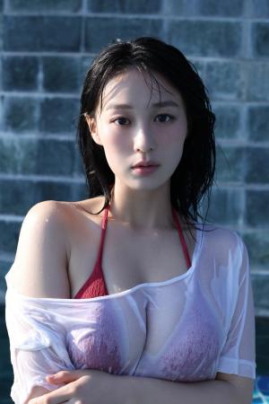 グラビア界を席巻する22歳高野真央の1st写真集が7月29