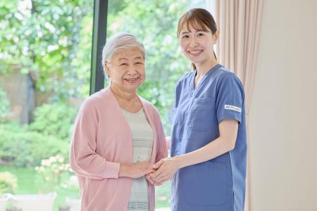 ニチイ学館、現場の「声」と「投票」で選ばれた看護師