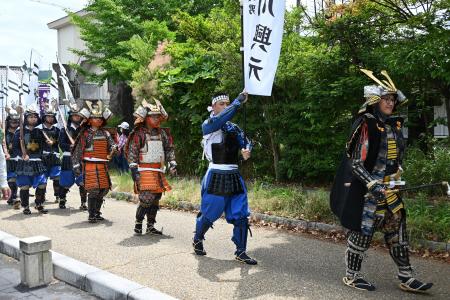 舞鶴公園で5月24日に田辺城まつり。よろい武者行列や