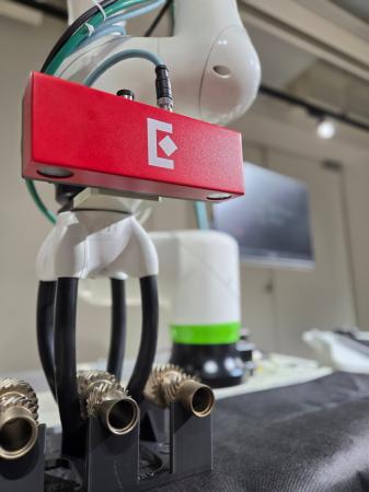株式会社SUBARU、次世代工場向けピッキング用ロボット 株式会社SUBARU、次世代工場向けピッキング用ロボット