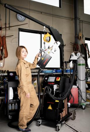 カスタマークラウド、溶接機やフレーム修正機など、板