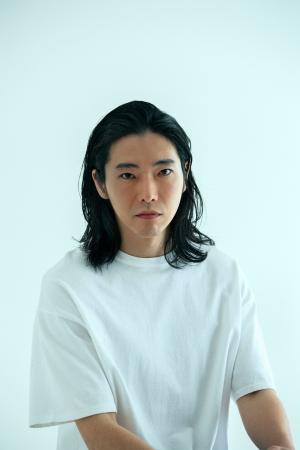 柄本佑が語る、主演映画『メモリィズ』と家族の記憶。