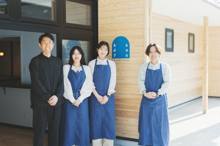山梨県小菅村の旧旅館を再生した”村のロビー”「kadoya