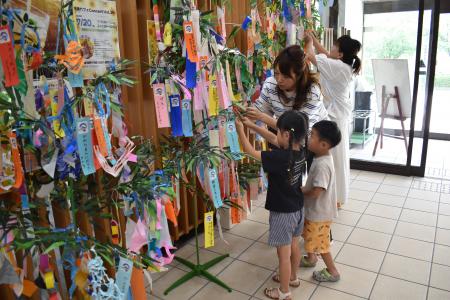 短冊に平和の願いを。舞鶴引揚記念館が7月に七夕イベ 短冊に平和の願いを。舞鶴引揚記念館が7月に七夕イベ